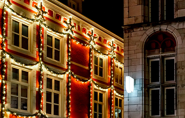 Luces de Navidad en fachada